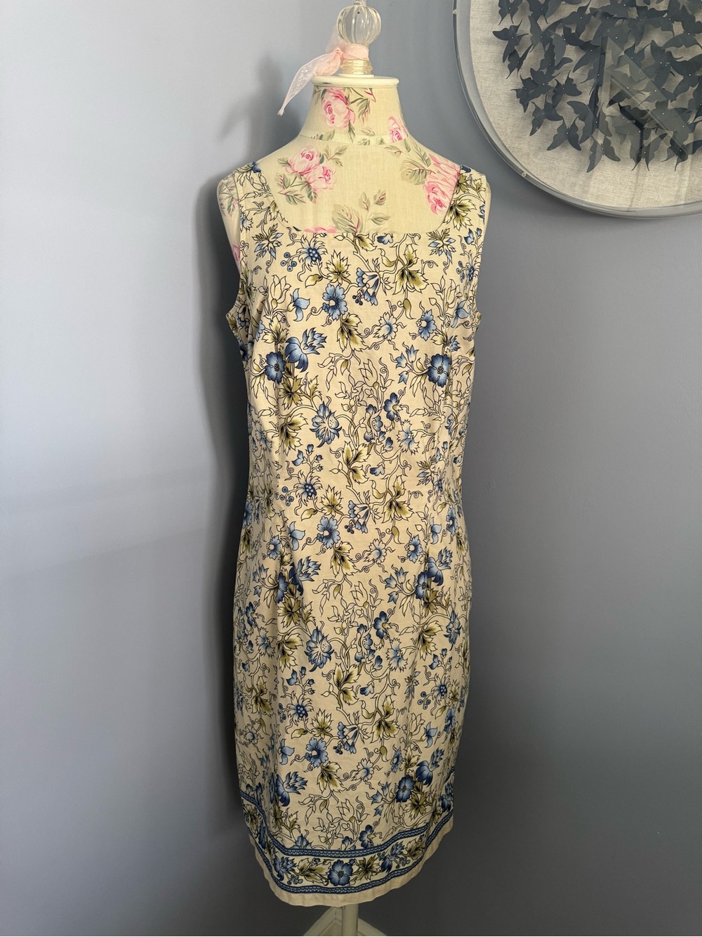 Floral Sleeveless Sheath Dress in Cream and Blue